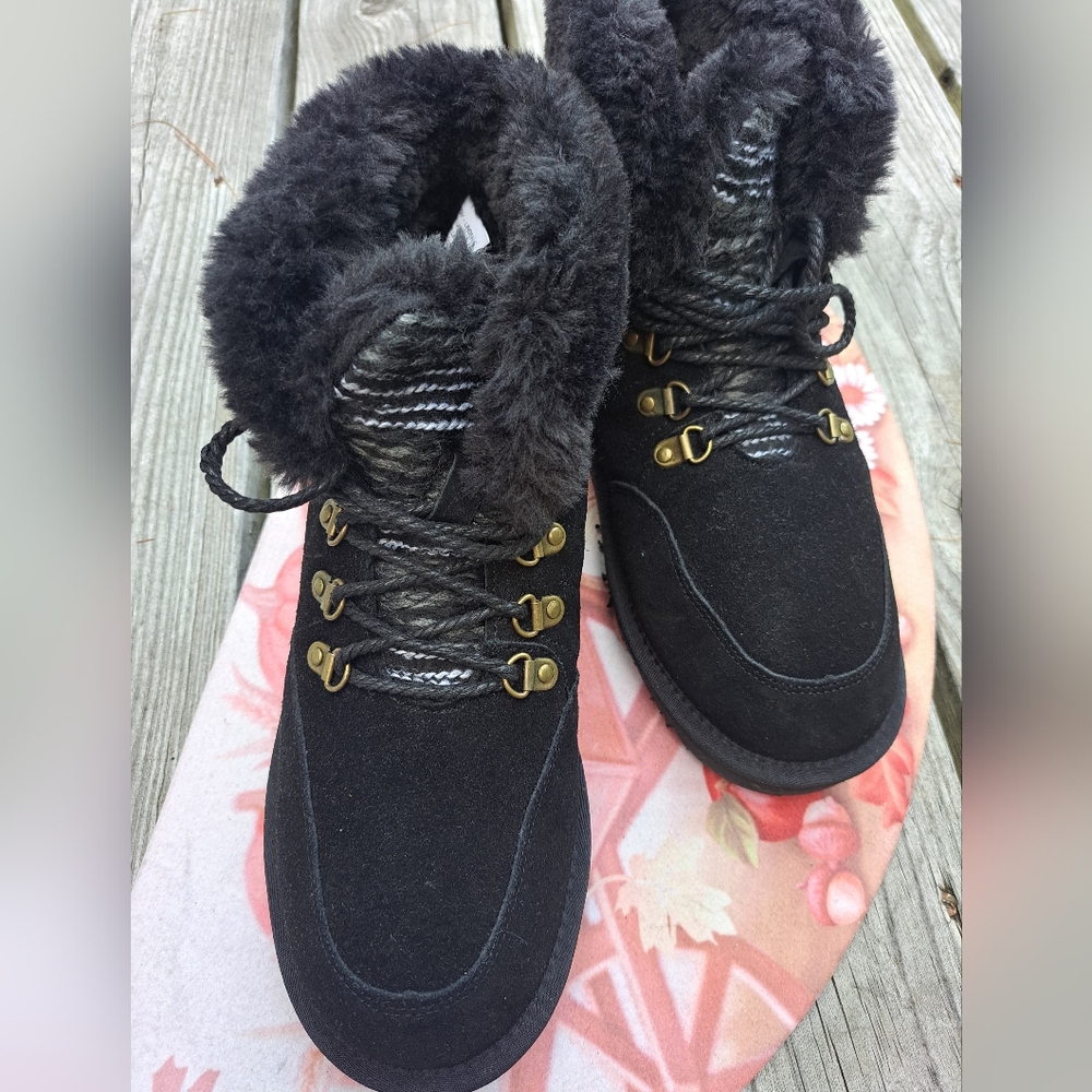 LAM "Linden" Black Suede Faux Fur Lace-Up Boots 9